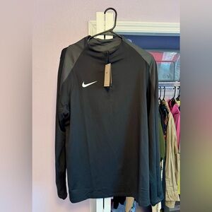 Nike Dry-fit Men’s XL Black Slim Fit 1/4 Zip Lightweight Jacket. NWT